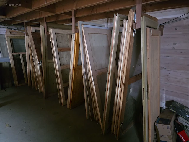Houten ramen en deuren voor tuinhuizen - afbeelding 10 van  35