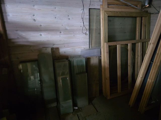 Houten ramen en deuren voor tuinhuizen - afbeelding 26 van  35