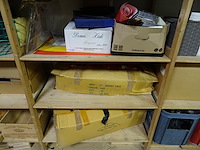 Houten rek + inhoud - afbeelding 11 van  13