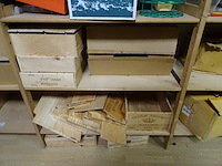 Houten rek + inhoud - afbeelding 12 van  13