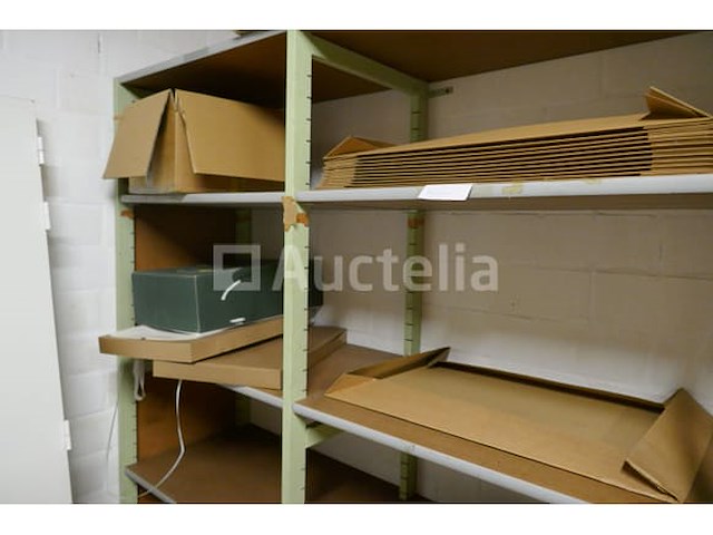 Houten rek met inhoud - afbeelding 5 van  5