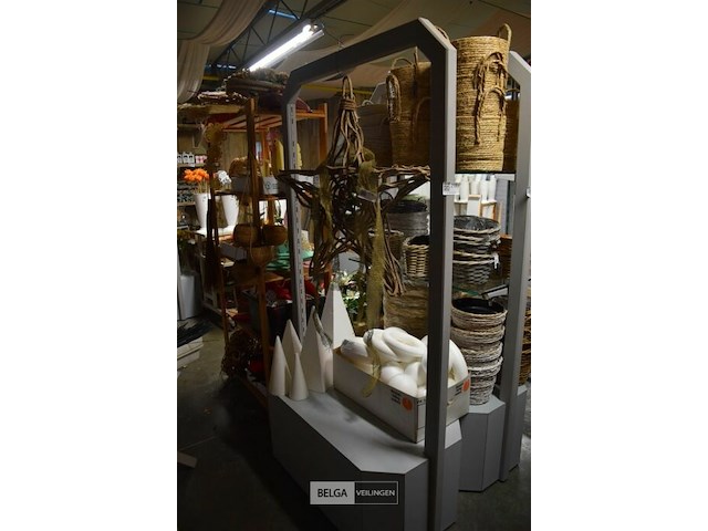 Houten rek op wielen - afbeelding 1 van  3