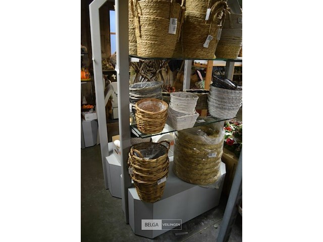 Houten rek op wielen - afbeelding 1 van  4