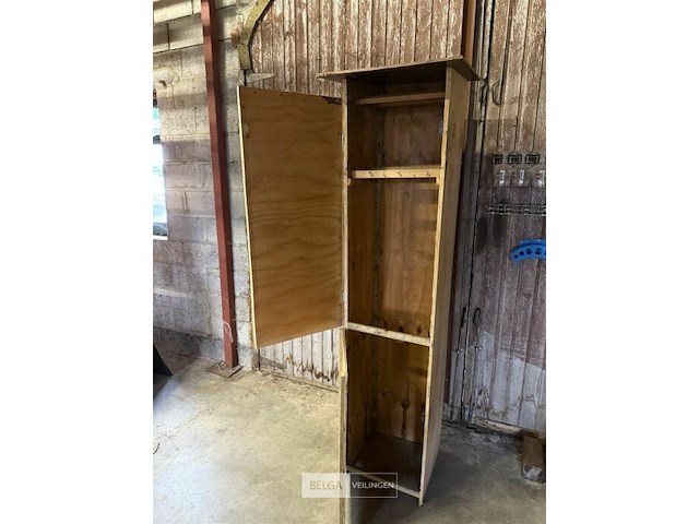 Houten rook- en droogkast h195xb42xd42 cm - afbeelding 2 van  2