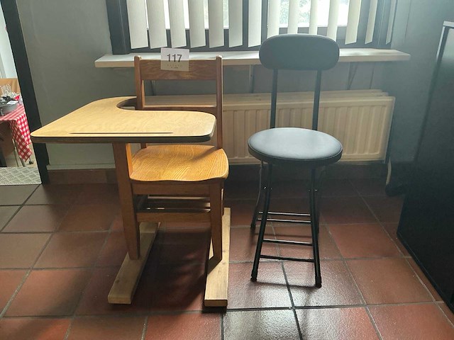 Houten schoolbankje - afbeelding 1 van  6