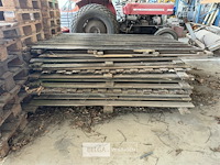 Houten schutting ± 18 stuks - afbeelding 1 van  4