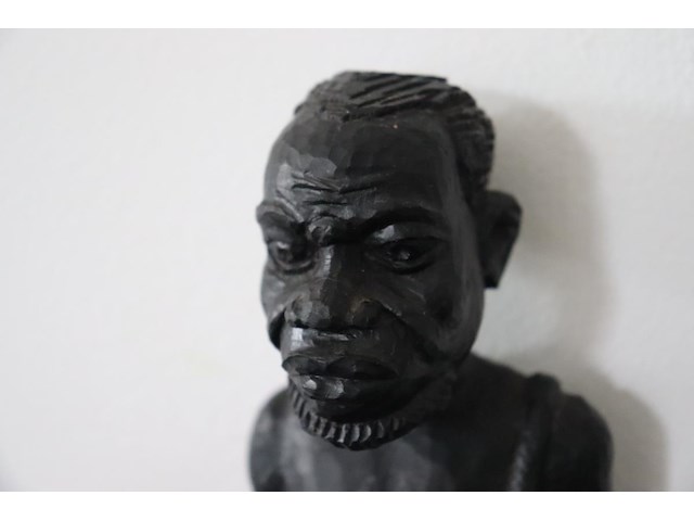 Houten sculptuur afrikaans figuur - afbeelding 3 van  5