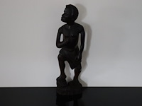Houten sculptuur afrikaans figuur