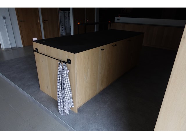 Houten showroom keuken - afbeelding 8 van  10