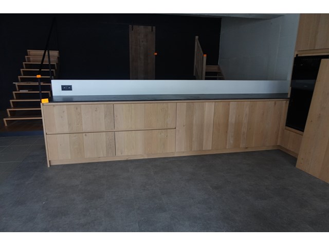 Houten showroom keuken - afbeelding 2 van  9
