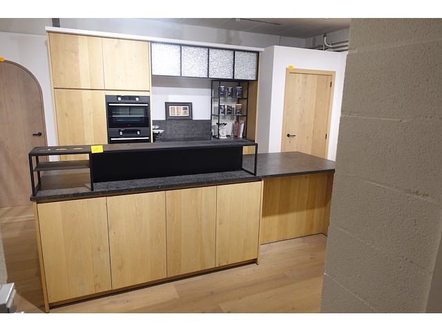 Houten showroom keuken - afbeelding 1 van  20