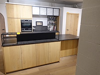 Houten showroom keuken