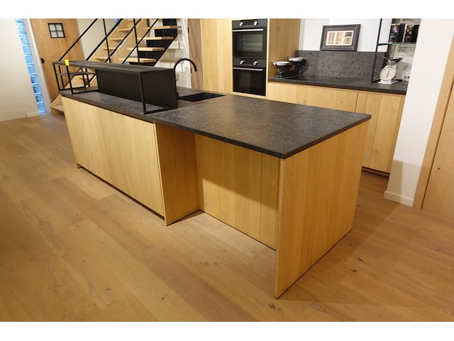 Houten showroom keuken - afbeelding 13 van  20