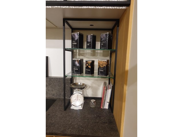 Houten showroom keuken - afbeelding 16 van  20