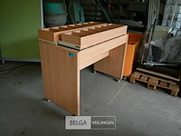 Houten sorteerkast op wielen