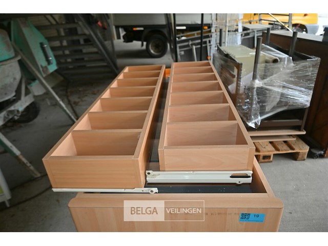 Houten sorteerkast op wielen - afbeelding 3 van  5