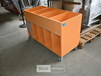 Houten sorteerkast op wielen
