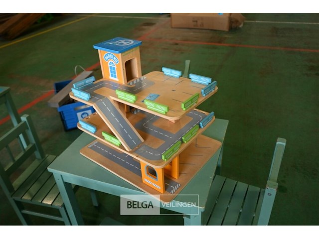 Houten speelgoed parkeergarage - afbeelding 1 van  4