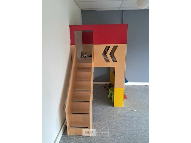 Houten speelhuisje met verdiep en trap - afbeelding 2 van  5