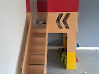 Houten speelhuisje met verdiep en trap - afbeelding 2 van  5