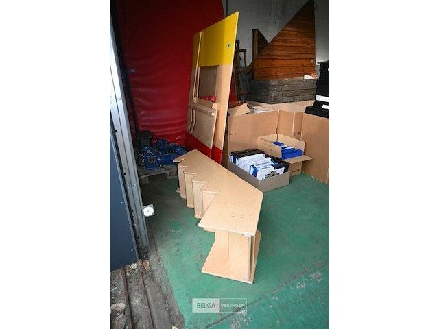 Houten speelhuisje met verdiep en trap - afbeelding 3 van  5