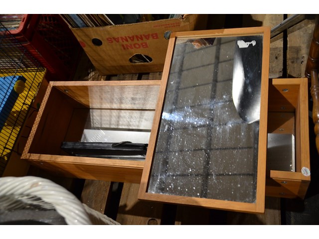 Houten spiegelkastje met verschuifbare spiegel - afbeelding 1 van  1