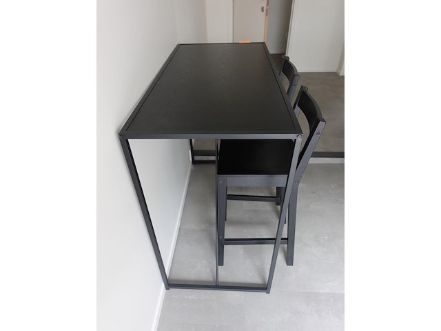 Houten staantafel + 2x houten barstoel - afbeelding 1 van  5