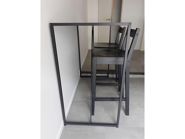 Houten staantafel + 2x houten barstoel - afbeelding 2 van  5