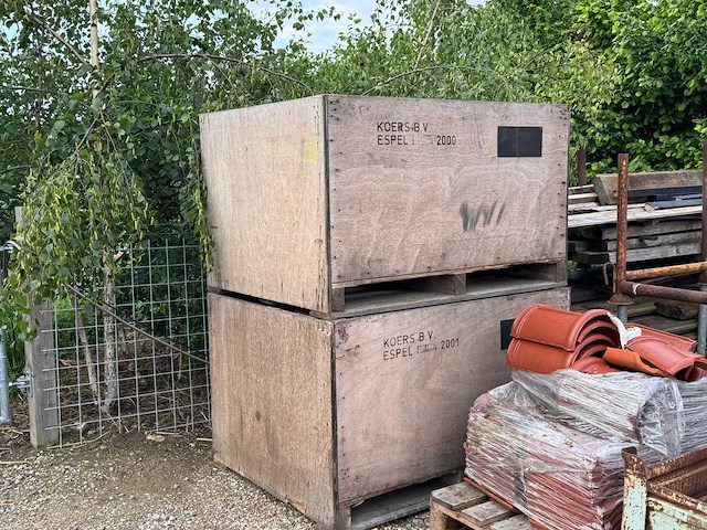 Houten stapelkrat palletbox met metalen bodem x2 - afbeelding 1 van  3