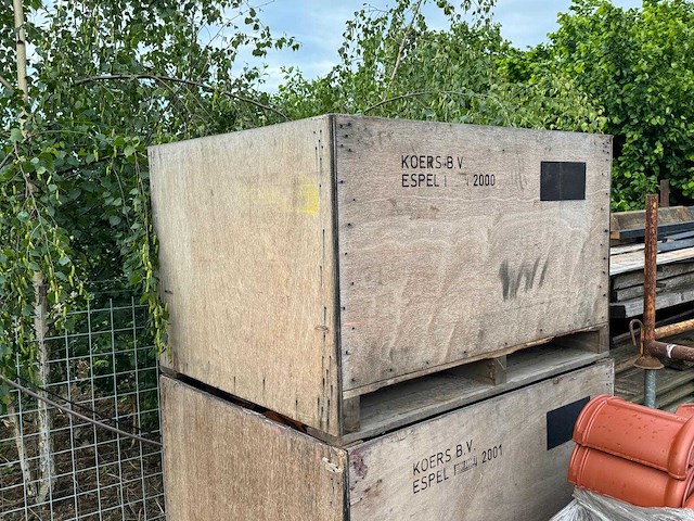 Houten stapelkrat palletbox met metalen bodem x2 - afbeelding 3 van  3