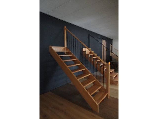 Houten steektrap showroom model - afbeelding 3 van  3