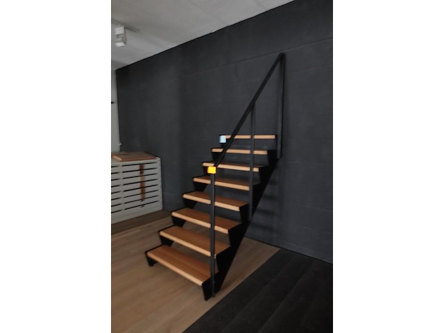 Houten steektrap showroom model - afbeelding 2 van  5