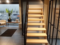 Houten steektrap showroom model - afbeelding 2 van  4