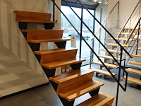 Houten steektrap showroom model - afbeelding 2 van  3