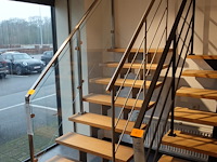 Houten steektrap showroom model - afbeelding 2 van  6