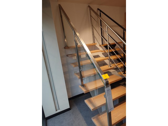 Houten steektrap showroom model - afbeelding 5 van  6