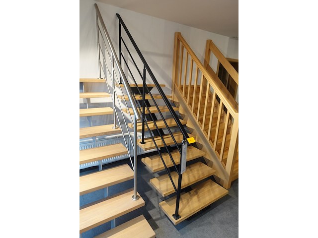 Houten steektrap showroom model - afbeelding 3 van  4