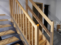 Houten steektrap showroom model - afbeelding 2 van  3