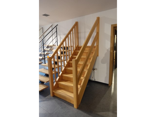 Houten steektrap showroom model - afbeelding 3 van  3