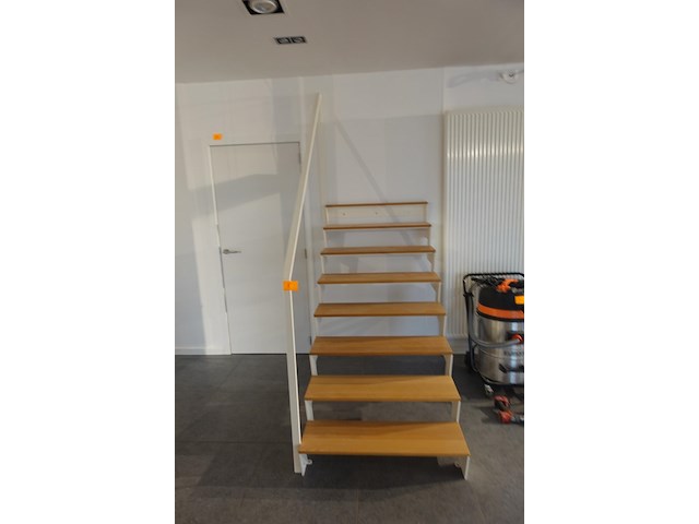 Houten steektrap showroom model - afbeelding 1 van  3