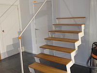 Houten steektrap showroom model - afbeelding 2 van  3