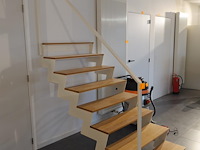 Houten steektrap showroom model - afbeelding 3 van  3