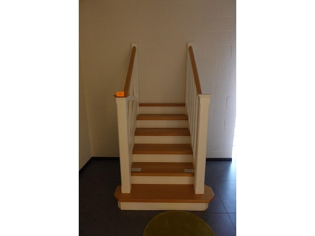 Houten steektrap showroom model - afbeelding 1 van  5