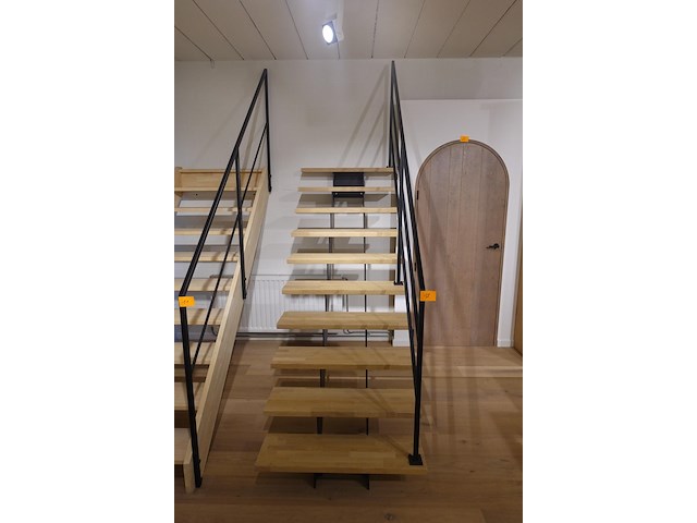 Houten steektrap showroom model - afbeelding 1 van  3