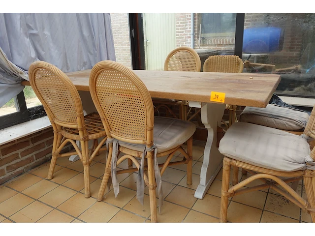 Houten tafel + 12x diverse stoel - afbeelding 2 van  5