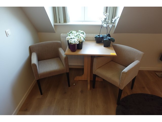 Houten tafel + 2 stoelen - afbeelding 2 van  2