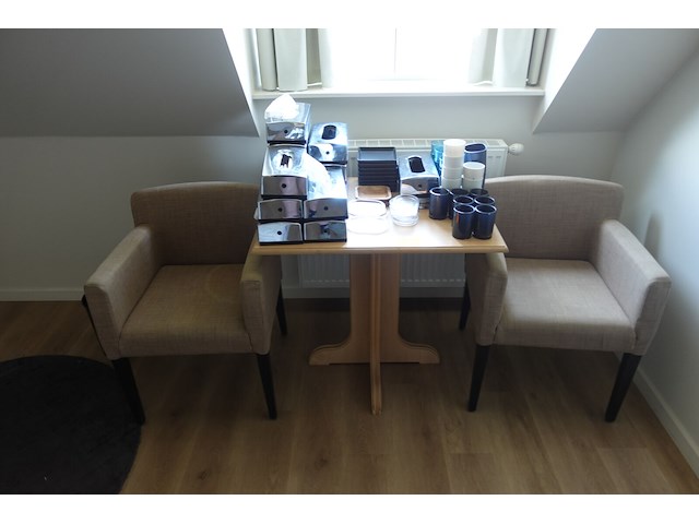 Houten tafel + 2 stoelen - afbeelding 2 van  3