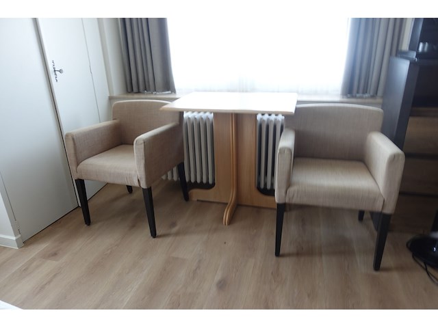 Houten tafel + 2 stoelen - afbeelding 1 van  2