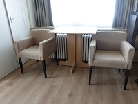 Houten tafel + 2 stoelen