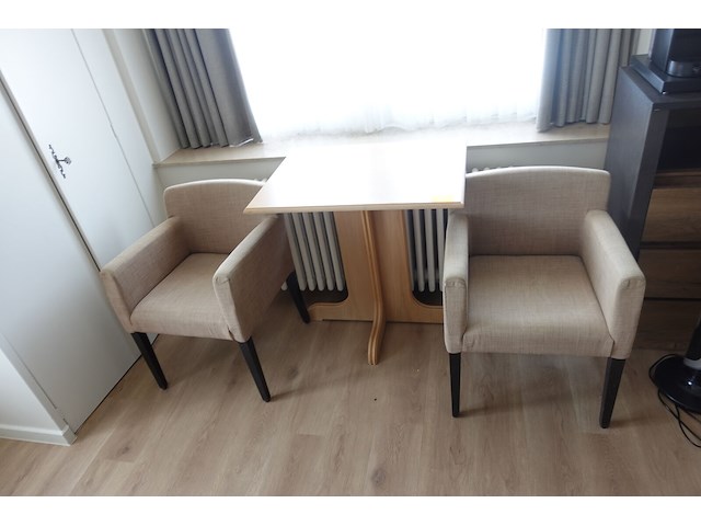 Houten tafel + 2 stoelen - afbeelding 2 van  2